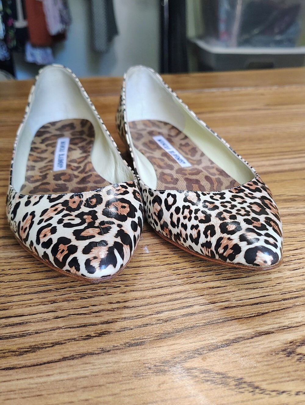 Manolo Blahnik Leather Pointed-Toe Leopard Print Women's Flats Beige Black 36½. - Picture 8 of 15